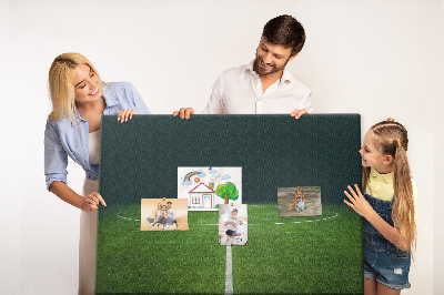 Korkbild mit Motiv eines Fußballfeldes mit Linien und Rasen