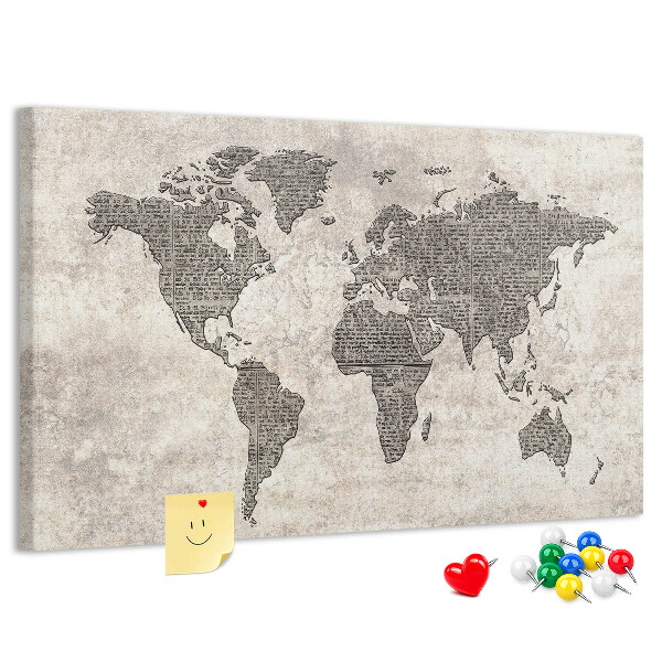 Weltkarte mit Zeitungstextur auf Korkrückwand