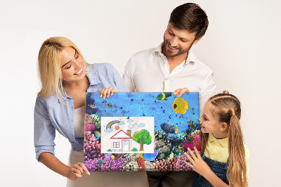 Korktafel mit Motiv einer tropischen Unterwasserwelt voller Farben und Fische