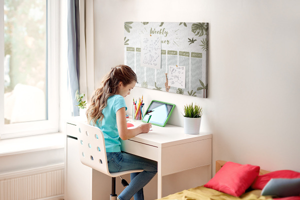 Wochenplaner mit Korkrückwand mit Pflanzenmuster