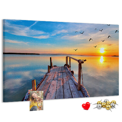 Bild mit Korkrückwand Sonnenuntergang über einem ruhigen See