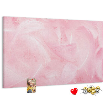 Bild mit Korkrückwand zarte rosa Federn im Hintergrund