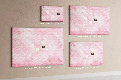 Bild mit Korkrückwand zarte rosa Federn im Hintergrund