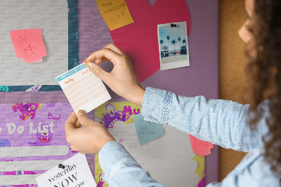 Bunte Notizbücher mit Herzmotiv mit Korkrückwand