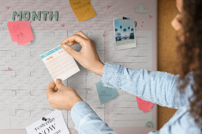 Korktafel rosa Kalender mit Wolken und Herzen