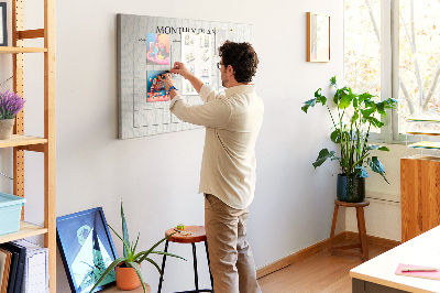 Korktafel mit minimalistischem Monatsplaner-Design