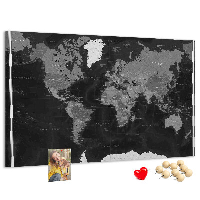 Schwarze Weltkarte mit Länderumrissen mit Korkrückwand