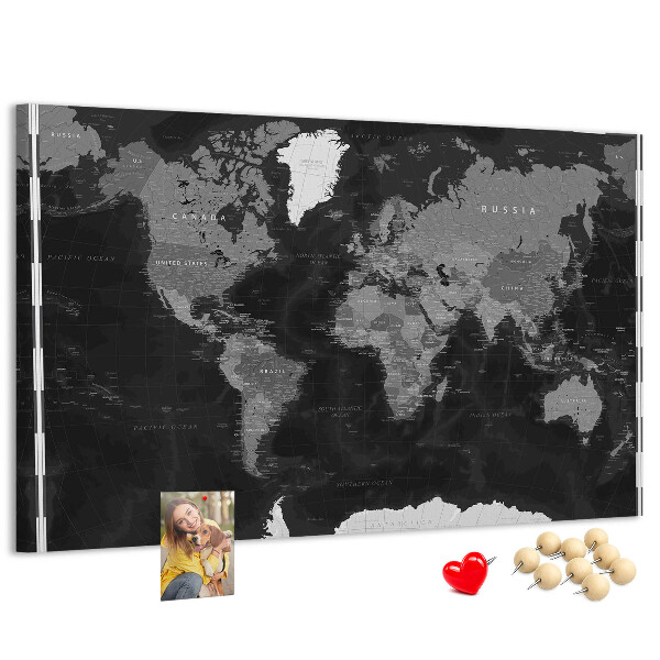 Schwarze Weltkarte mit Länderumrissen mit Korkrückwand