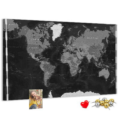 Schwarze Weltkarte mit Länderumrissen mit Korkrückwand