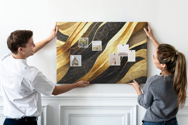 Bild mit Korkrückwand goldene und schwarze Stoffwellen