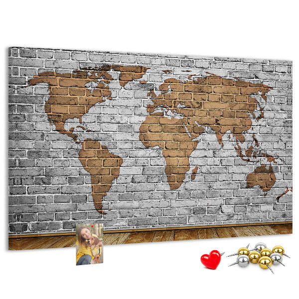 Weltkarte auf Korkrückwand Motiv Backsteinmauer