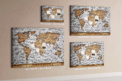 Weltkarte auf Korkrückwand Motiv Backsteinmauer
