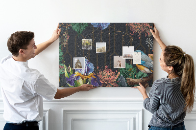 Kork-Pinnwand mit Blumenmuster und buntem Vogel