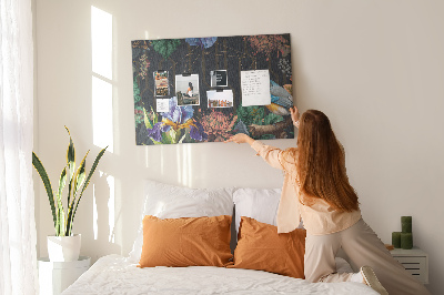 Kork-Pinnwand mit Blumenmuster und buntem Vogel