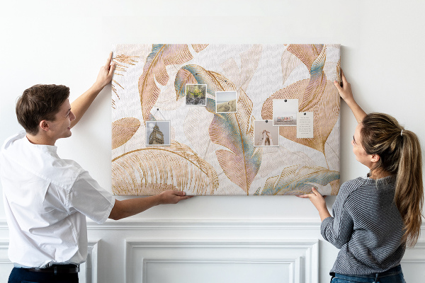Bild mit Korkrückwand goldene Blätter auf hellem Hintergrund