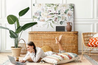 Bild mit Korkrückwand mit Blumenmuster und grünen Blättern