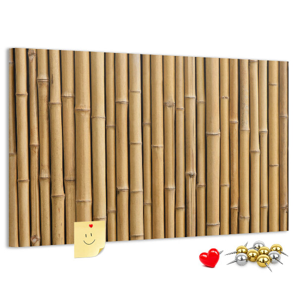 Korktafel mit natürlichem Bambusholz-Hintergrund