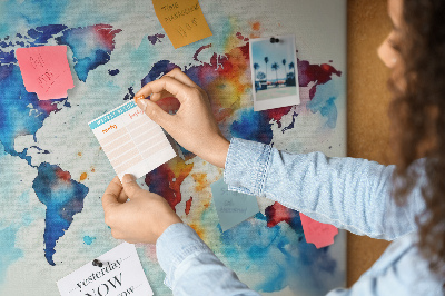 Pinnwand aus Kork mit buntem Aquarell-Weltkartenmotiv