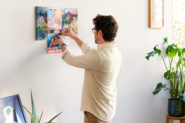 Weltkarte im Aquarellstil mit Korkrückwand