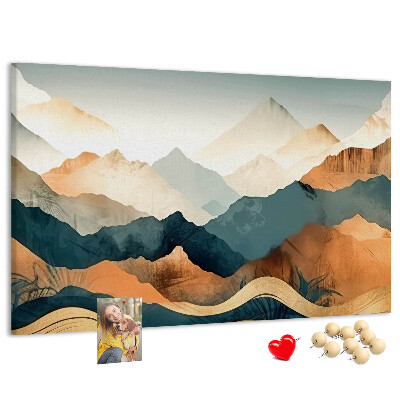 Kork-Pinnwand mit Motiv einer Berglandschaft in gedeckten Farben