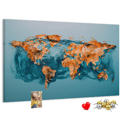 Weltkarte aus kräuselndem Wasser mit Korkrückwand
