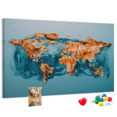 Weltkarte aus kräuselndem Wasser mit Korkrückwand