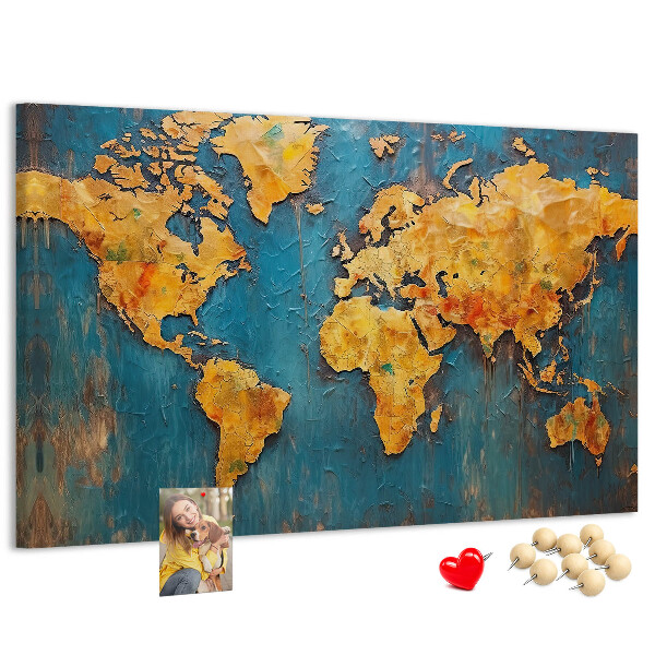 Korktafel mit Weltkarte in warmen Brauntönen