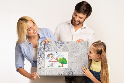 Korktafel zarte Blätter auf grauem Hintergrund