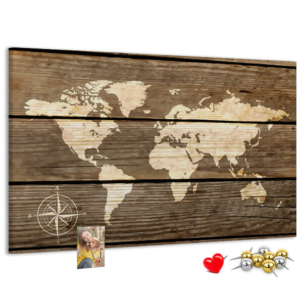 Weltkarte mit Korkrückwand auf einem Hintergrund aus Holzbrettern