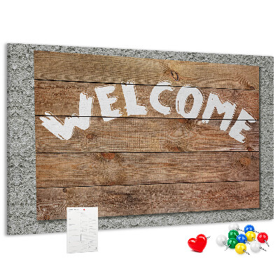 Willkommensschild aus Holz mit Korkbild-Inschrift