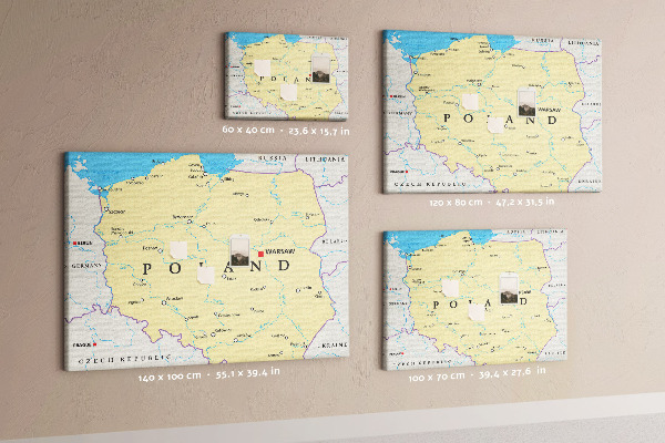 Korktafel mit einer Karte von Polen und hervorgehobenem Warschau