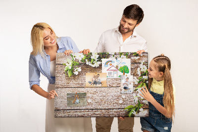 Korkbild mit Blumen auf einem Holzbrett-Hintergrund