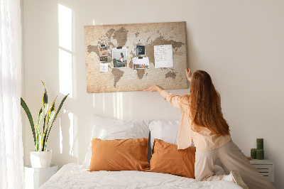 Weltkarte mit Korkrückwand in Brauntönen