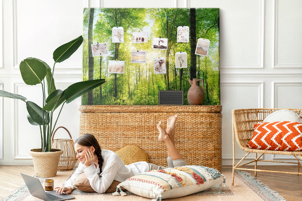 Bild mit Korkrückwand Grüner Wald mit Sonnenstrahlen