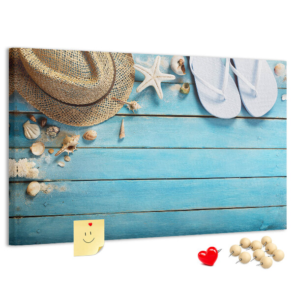 Korkbild sommerliche Strandaccessoires bei Sonnenschein