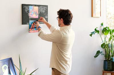 Weltkarte mit Korkrückwand in Textform