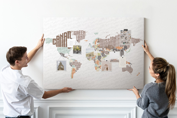 Weltkarte mit Ländernamen mit Korkrückwand
