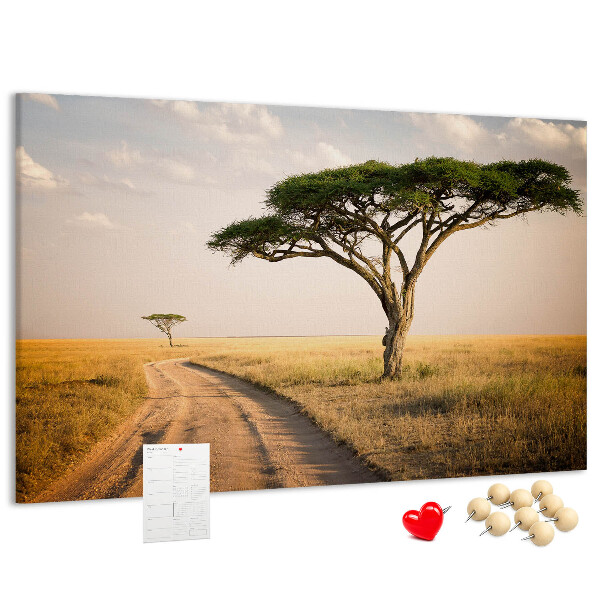 Korktafel mit afrikanischer Landschaft und Baum