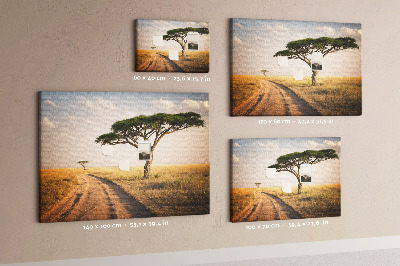 Korktafel mit afrikanischer Landschaft und Baum