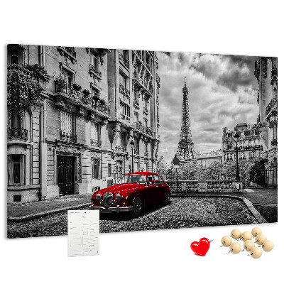 Korkbild rotes Auto vor der Kulisse von Paris