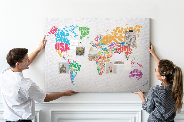Korkbild bunte Weltkarte mit Ländernamen