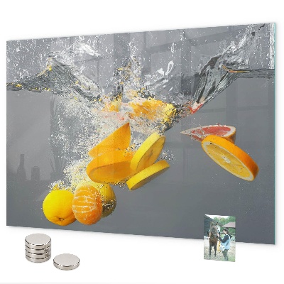 Magnetwand Zitrusfrüchte in Wasser