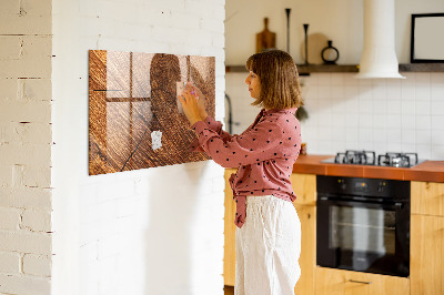 Schreib magnettafel Fotoorganisator auf einem Holzbrett