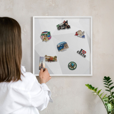 Wand-Magnettafel für Reisesouvenirs mit weißem Rahmen Weiße Geometrie