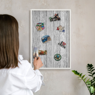 Wand-Magnettafel für Reisesouvenirs mit weißem Rahmen Holzstruktur