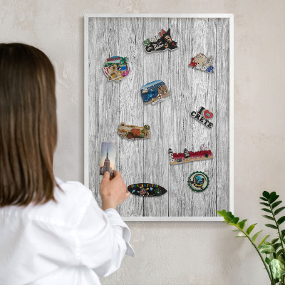 Wand-Magnettafel für Reisesouvenirs mit weißem Rahmen Holzstruktur