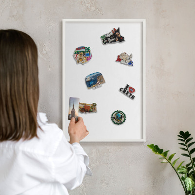 Magnettafel aus Metall für Souvenirs in weißem Rahmen Reinweiß