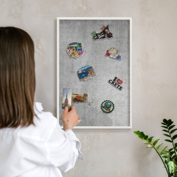Magnettafel aus Metall für Souvenirs in weißem Rahmen Konkreter Minimalismus