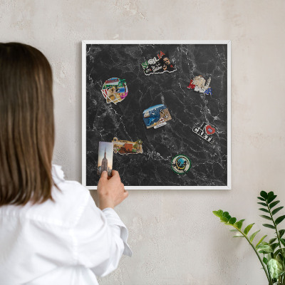 Wand-Magnettafel für Reisesouvenirs mit weißem Rahmen Schwarzer Marmor