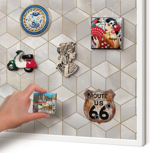 Magnettafel aus Metall für Souvenirs in weißem Rahmen Kubischer Hintergrund